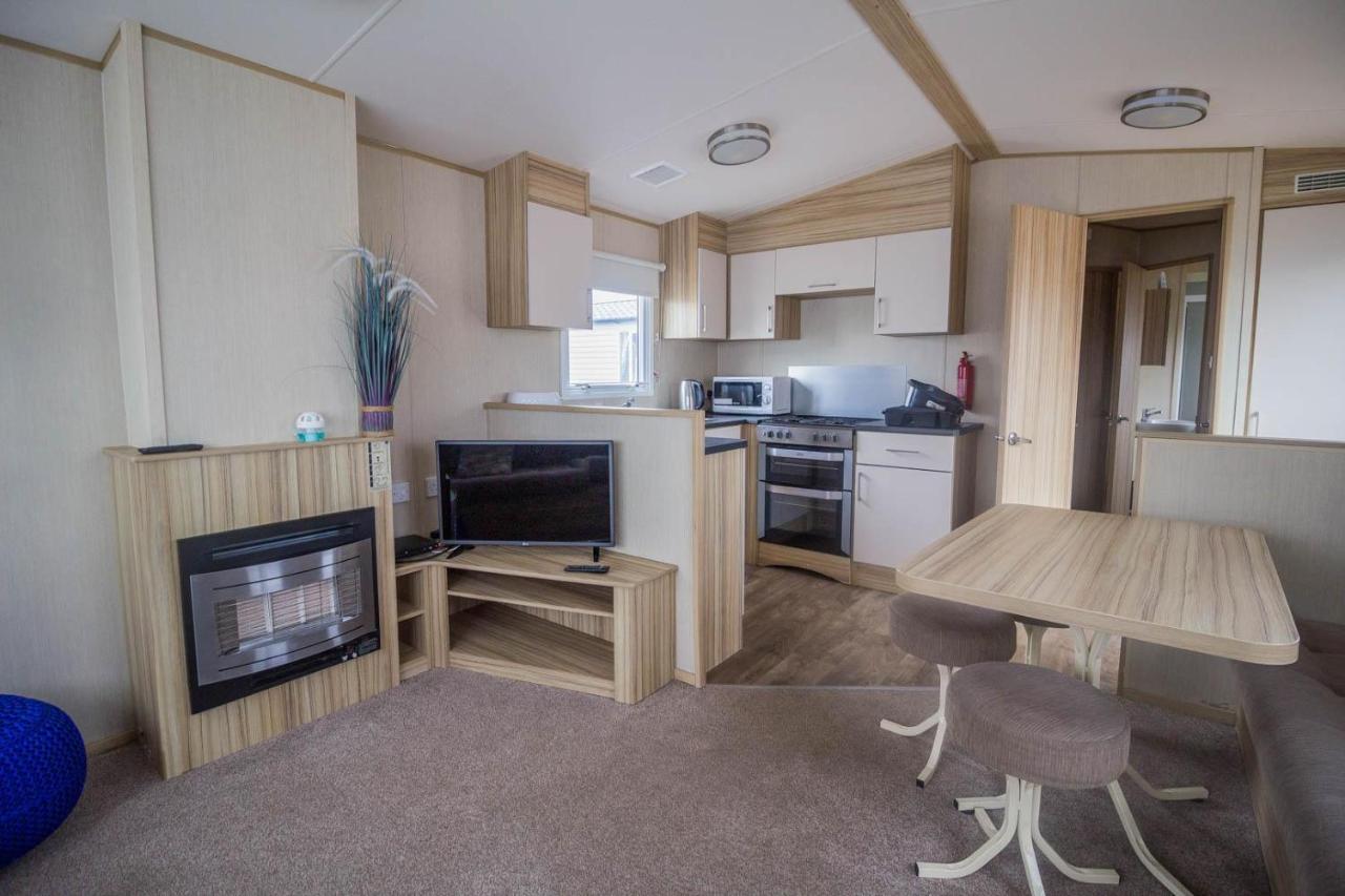 Lovely 4 Berth Holiday Home At Felixstowe Beach Holiday Park Ref 55008Yc Exterior foto