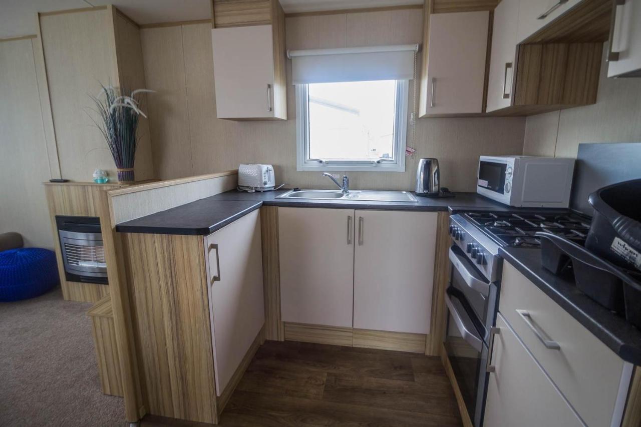 Lovely 4 Berth Holiday Home At Felixstowe Beach Holiday Park Ref 55008Yc Exterior foto
