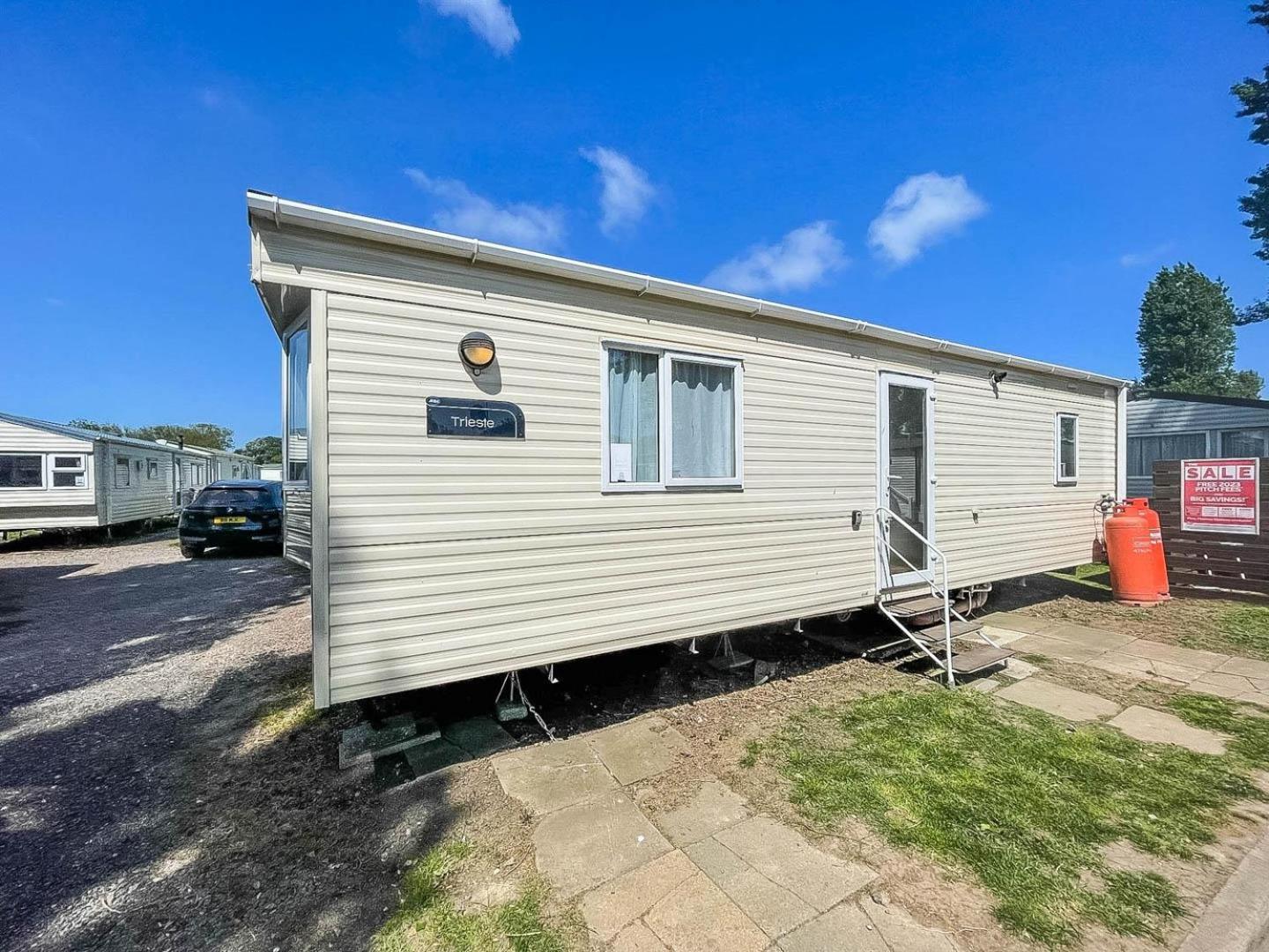 Lovely 4 Berth Holiday Home At Felixstowe Beach Holiday Park Ref 55008Yc Exterior foto
