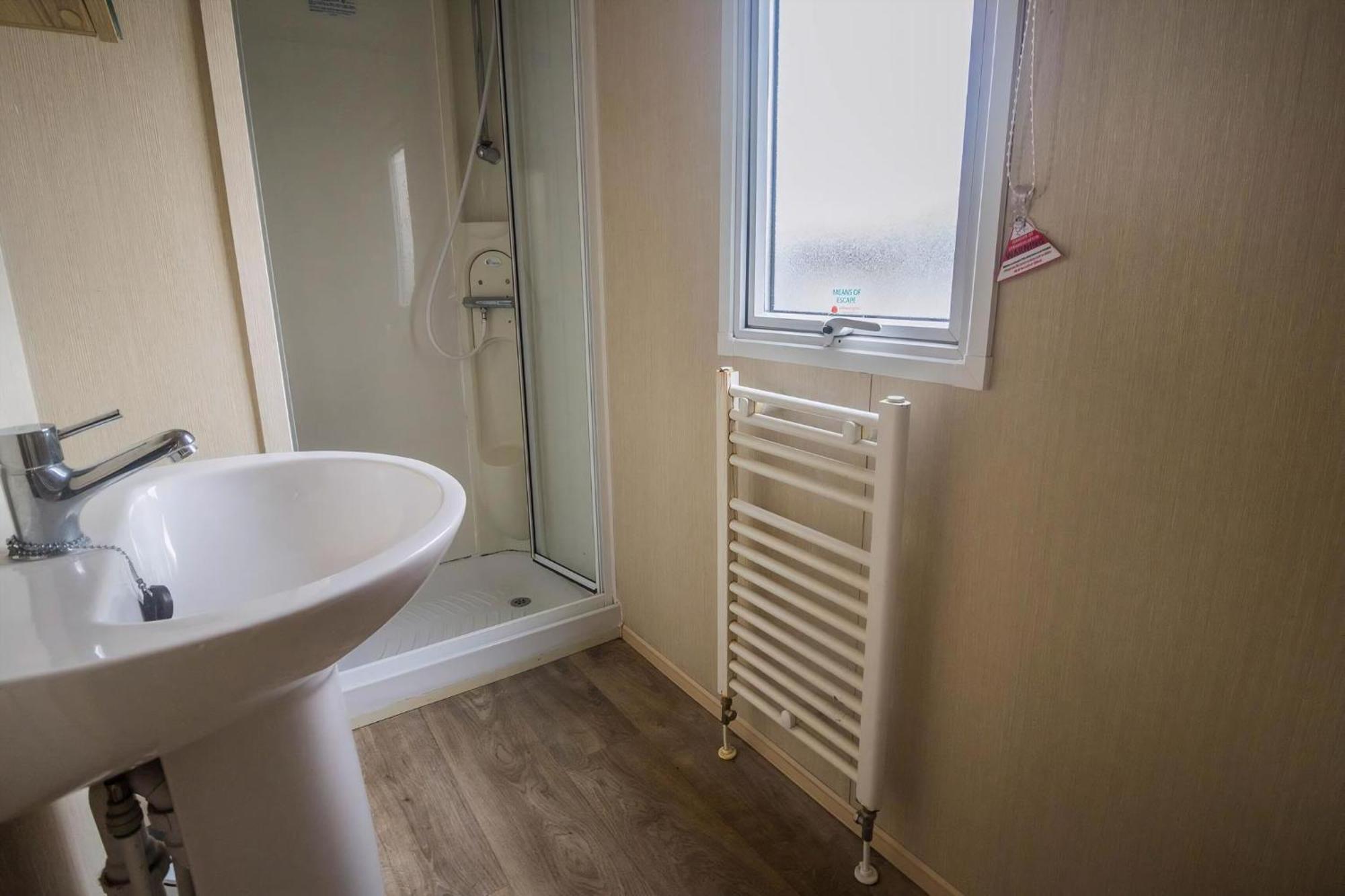 Lovely 4 Berth Holiday Home At Felixstowe Beach Holiday Park Ref 55008Yc Exterior foto